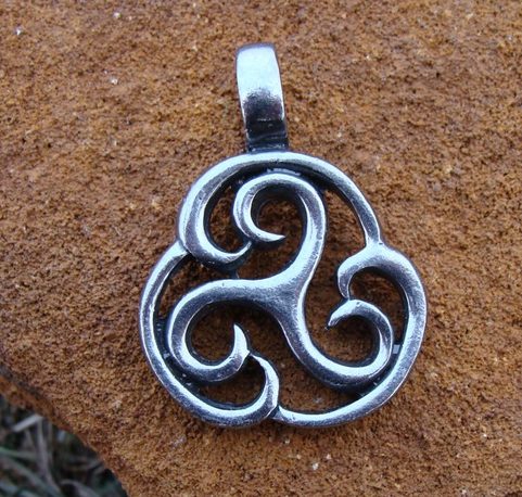 CELTIC TRISKELE - AMULET