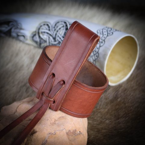 VEGVÍSIR LEATHER HORN HOLDER BROWN