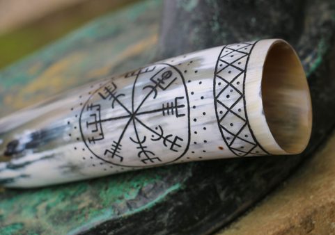 VEGVÍSIR, VIKING DRINKING HORN