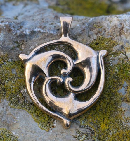 TRISKELION, SOUTHERN GALIA, PENDANT, BRONZE