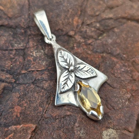 SHAMROCK, PENDANT, SILVER 925 AND CITRINE