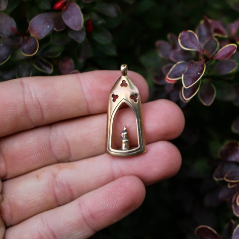 LANTERNE MÉDIÉVALE - LUMIÈRE POUR L'ÂME, PENDENTIF EN BRONZE