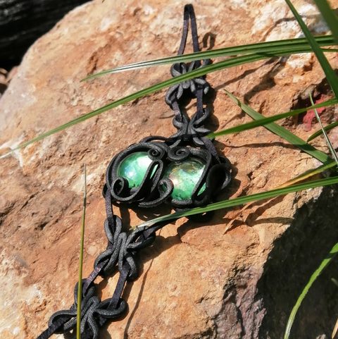 GREEN GLASS NECKLACE
