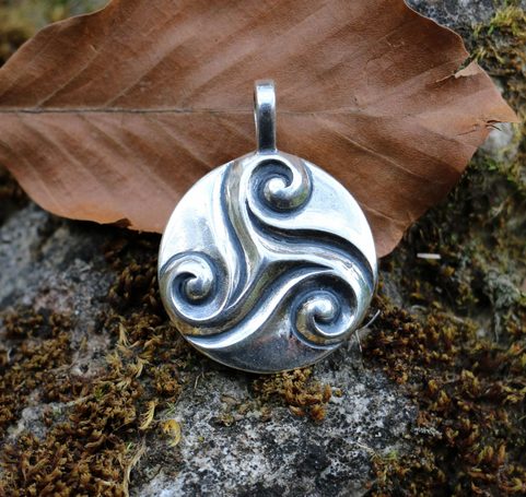 TRISQUE CELTIQUE, PENDENTIF EN ARGENT