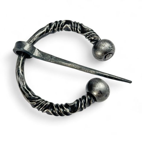 BOUCLE DE CAPE FORGÉE, LUXE