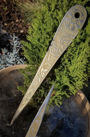 VENGEANCE GOLDEN EDITION ETCHED THROWING KNIFE WITH VEGVÍSIR - 1 PIECE