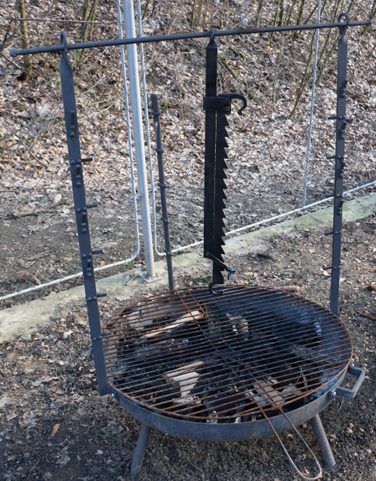 FORGED ADJUSTABLE POT HANGER WITH TRAMMEL HOOK