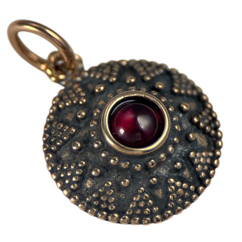ISOLDA, GARNET, BRONZE PENDANT