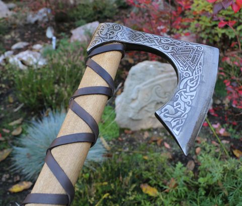 VALKNUT ETCHED VIKING AXE