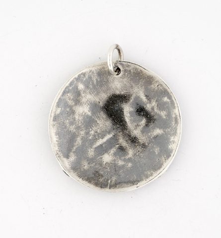 BOUCLIER SPARTIATE, PENDENTIF EN ARGENT