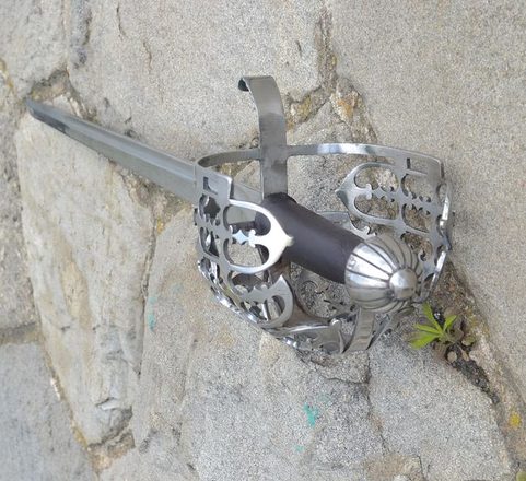 SCOTTISH BASKET HILT BROADSWORD, REPLICA OF AN ORIGINAL SWORD FOR PRACTICAL USAGE