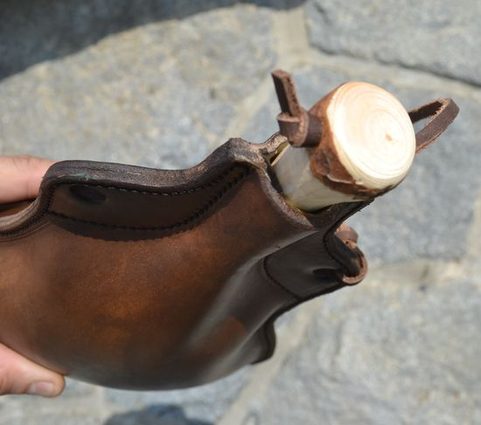 LEATHER VESSEL WITH WAXED INNER SURFACE, DECORATION ITEM 1,0 L