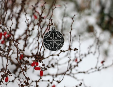 HELM OF AWE ÆGISHJÁLMUR ICELANDIC PENDANT, ZINC