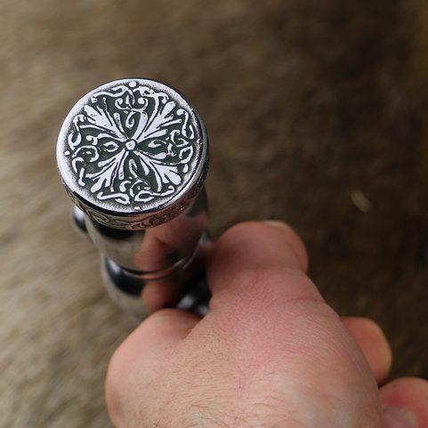 CORVUS, MARTEAU DE GUERRE MÉDIÉVAL GRAVÉ