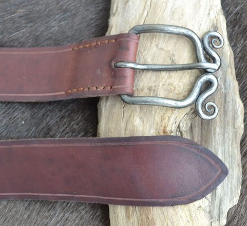 LEATHER BELT WITH SPIRAL FORGED BUCKLE