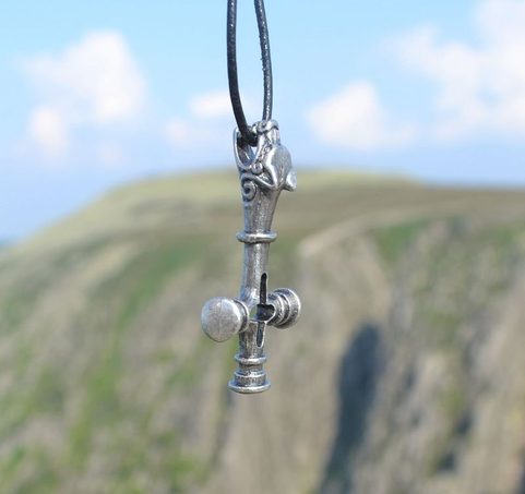 CROIX DU LOUP - MARTEAU DE THOR, ISLANDE, ÉTAIN
