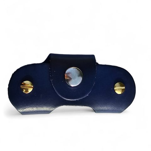 SCHLÜSSELANHÄNGER AUS LEDER MIT SCHRAUBEN, BLAU