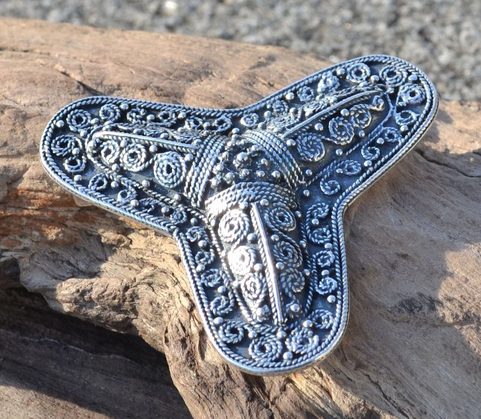 VIKING TREFOIL BROOCH, STERLING SILVER, 29 G