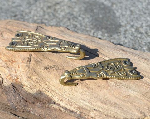 SCHLAFHAKEN FÜR KLEIDUNG, ENGLAND, ZINK, ALTMESSING - 1 STÜCK