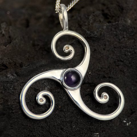 CELTIC TRISKEL, PENDANT, AMETHYST, SILVER 925/1000