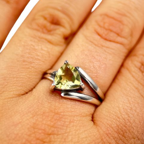 PRSTEN CITRÍN, TRILIANTOVÝ BRUS, STŘÍBRO 925