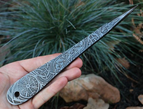 VENGEANCE ETCHED THROWING KNIFE WITH VEGVÍSIR - 1 PIECE