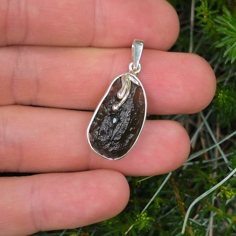 PENDENTIF EN ARGENT AVEC MOLDAVITE NATURELLE, AG 925
