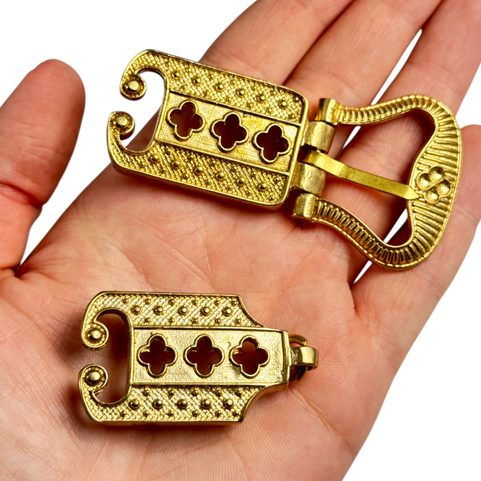 ENSEMBLE DE CEINTURES, 24 MM, ANGLETERRE, XVE SIÈCLE