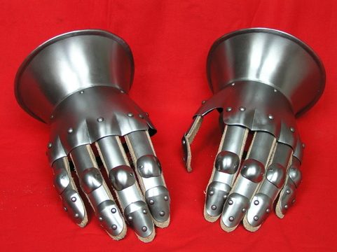 HOURGLASS GAUNTLETS, 14TH CENTURY