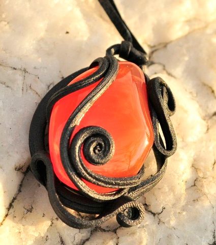 CARNELIAN - BIG STONE PENDANT