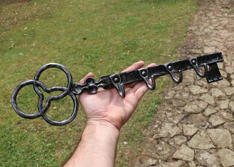 CLÉ, PORTE-SERVIETTE FORGÉ