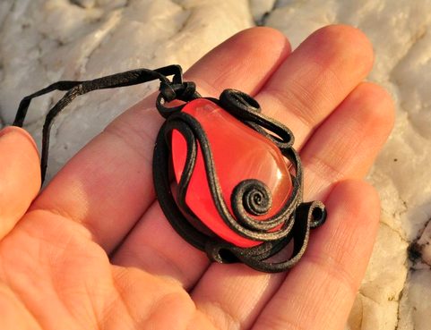 CARNELIAN - BIG STONE PENDANT