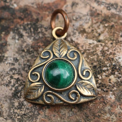 BOUDI~, PENDENTIF EN BRONZE