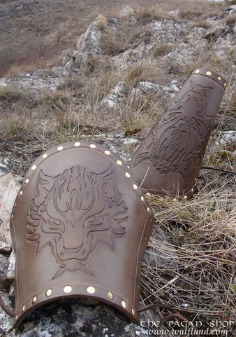 WOLF, BRACERS WITH STUDS