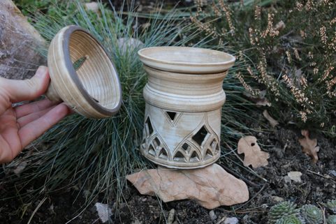 CERAMIC APPLE BAKER FOR A TEALIGHT