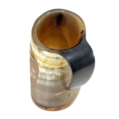 ODIN A SLEIPNIR, VIKINGSKÝ POHÁR Z ROHOVINY