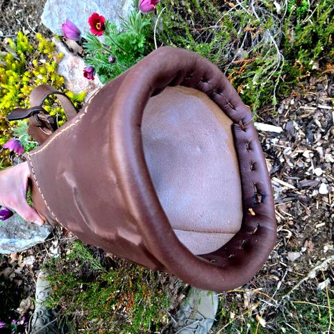LEDER KÖCHER, FRÜHES MITTELALTER - HEDEBY, BAYEUX