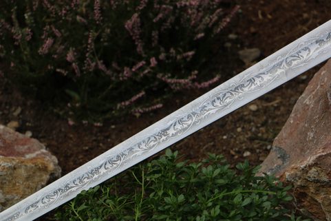 DUM SPIRO SPERO ETCHED SINGLE HANDED SWORD FULL TANG