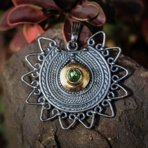 LADA PENDENTIF EN MOLDAVITE, GRANDE MORAVIE, ARGENT PLAQUÉ OR 925