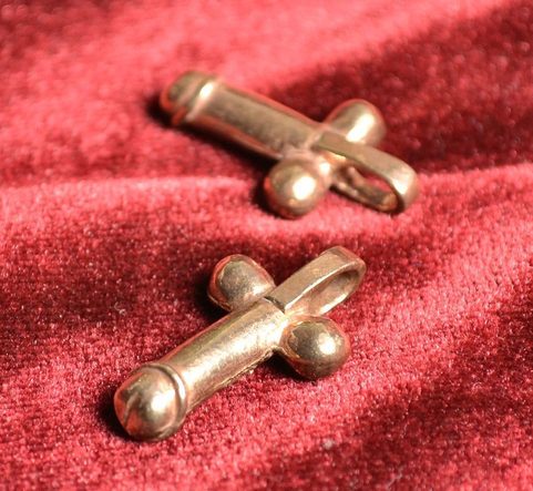 ROMAN PHALLIC PENDANT, HILLINGTON, NORFOLK, BRONZE