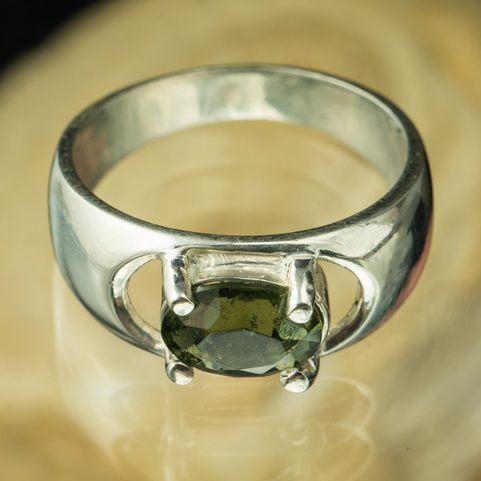 MOLDAVITE, STERLING SILVER RING WITH CUT MOLDAVITE