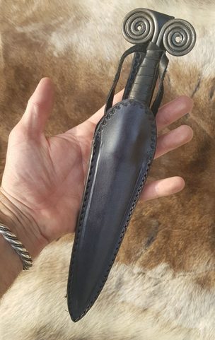 GORMALL, GESCHMIEDETER DOLCH