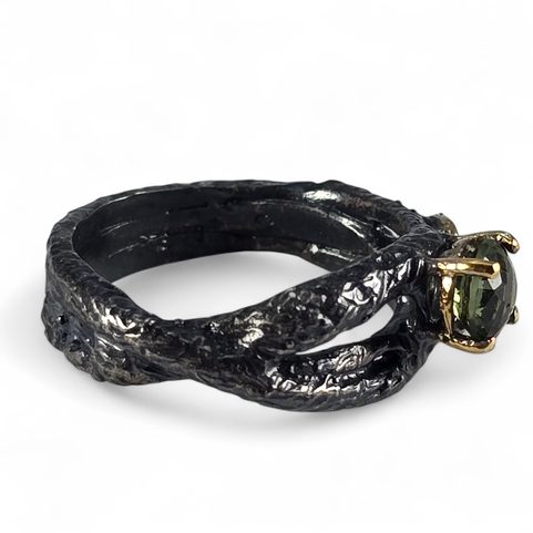 LUXURY SILVER RING WITH GENUINE MOLDAVITE, 925/1000