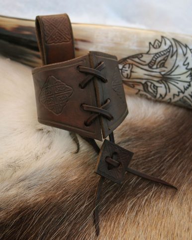 DRINKING HORN HOLDER - CELTICA, BROWN