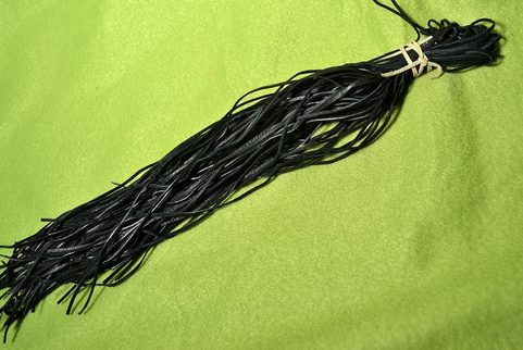 50 PIÈCES DE CORDONS EN CUIR