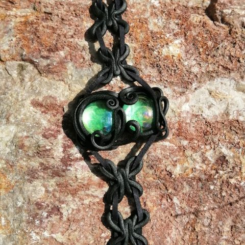 GREEN GLASS NECKLACE