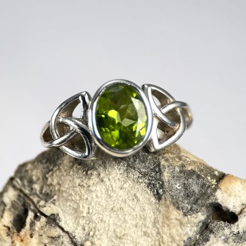 CELTIC KNOT, SILVER RING, PERIDOT AG 925/1000