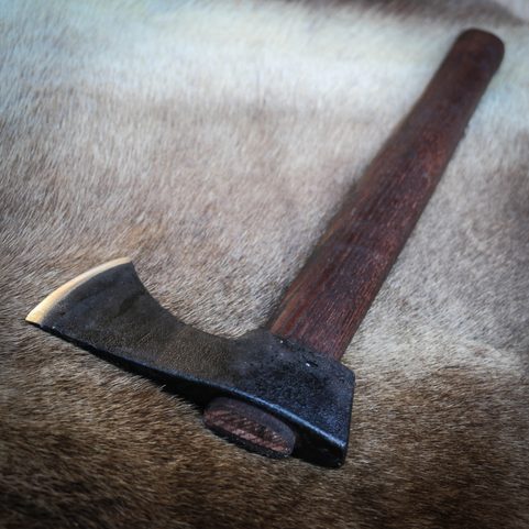 VALAŠKA, THROWING AXE