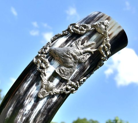 DRINKING HORN WITH A ROE DEER