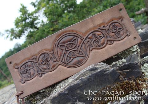 LEATHER WRISTBAND WITH ORNAMENTS, FLOWERS